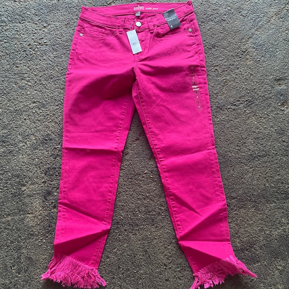 NWT Pink skinny jeans with frayed bottoms